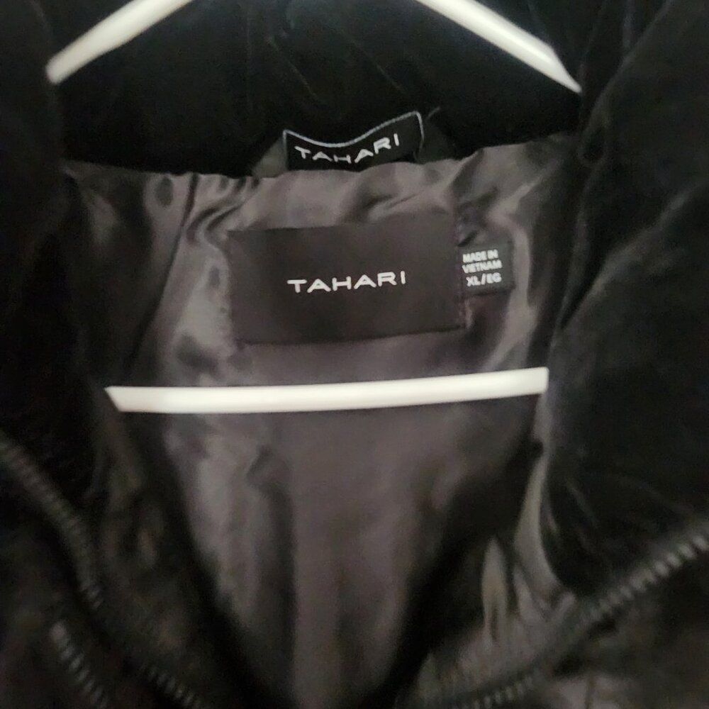 $320 - NWT-Tahari Dana Hooded Faux Fur Trim Puffer Coat - Black - XL - Picture 11 of 14